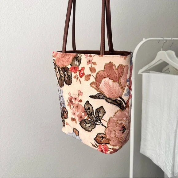 Vintage Floral Beaded Tote Bag - Picture 3 of 17